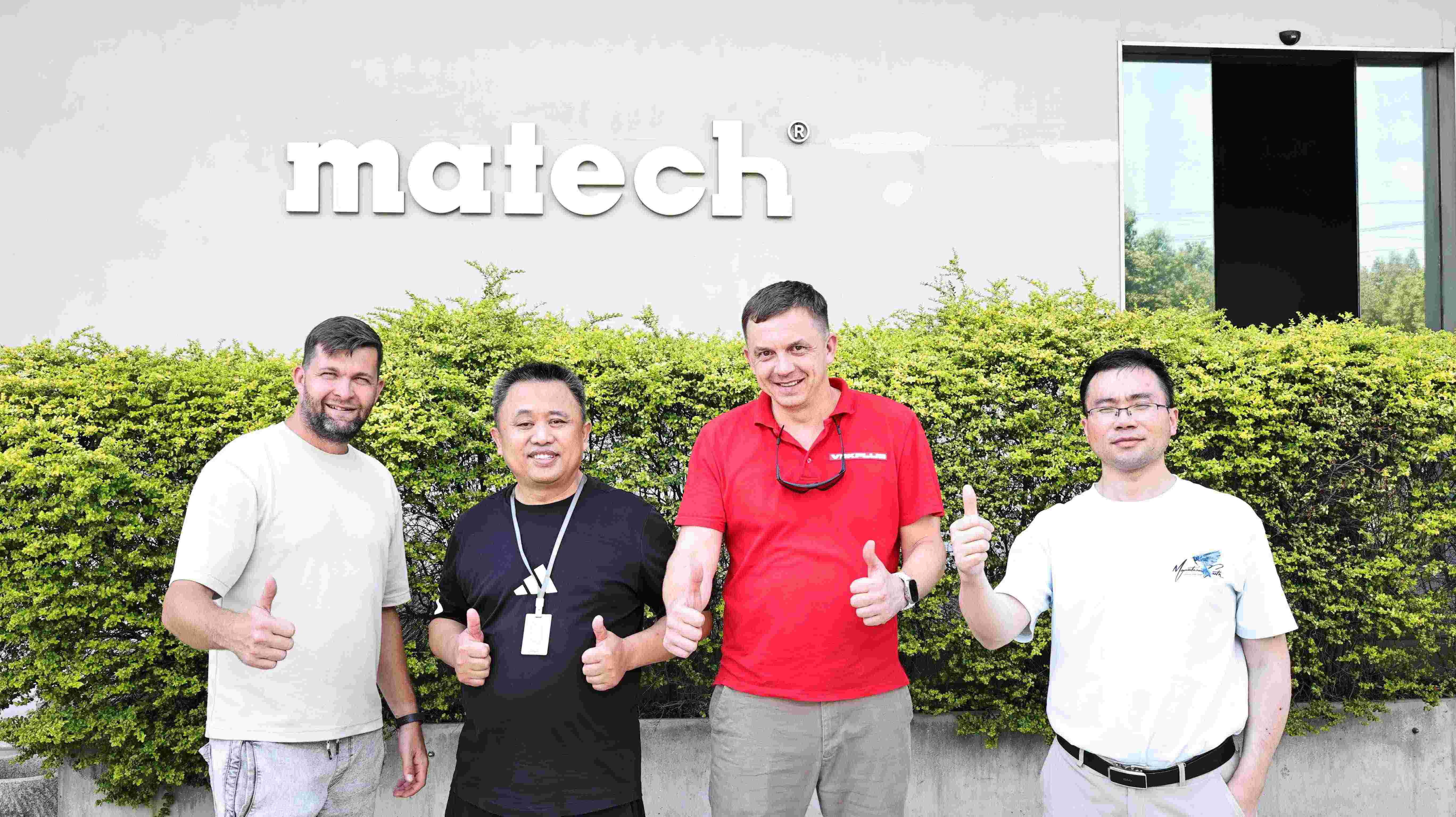 俄羅斯高端電氣服務(wù)商VDKplus公司蒞臨我司參觀考察，深度交流共探高端配電合作新機(jī)遇。